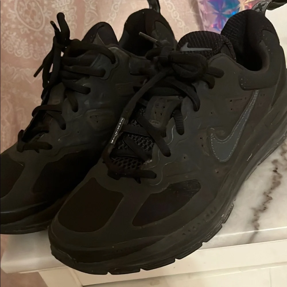 Nike air max genome Athletic Shoes with Streamlined Design.  lighty used. - Picture 2 of 8